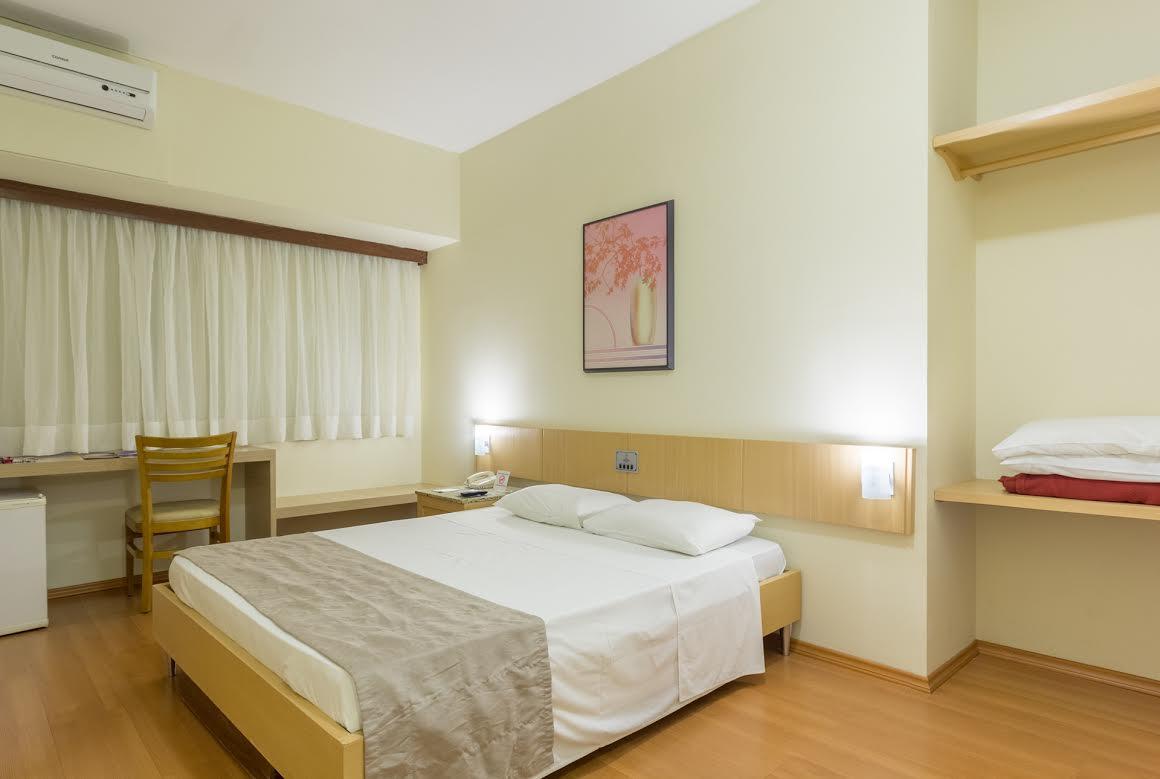 Hotel Crystal ลอนดริน่า ภายนอก รูปภาพ