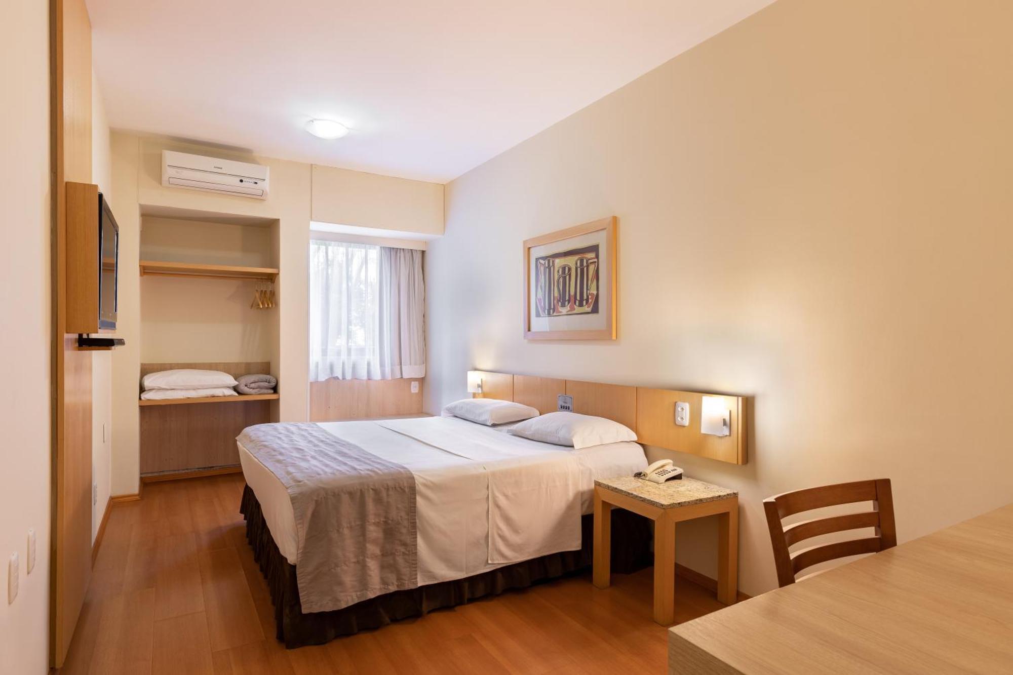 Hotel Crystal ลอนดริน่า ภายนอก รูปภาพ