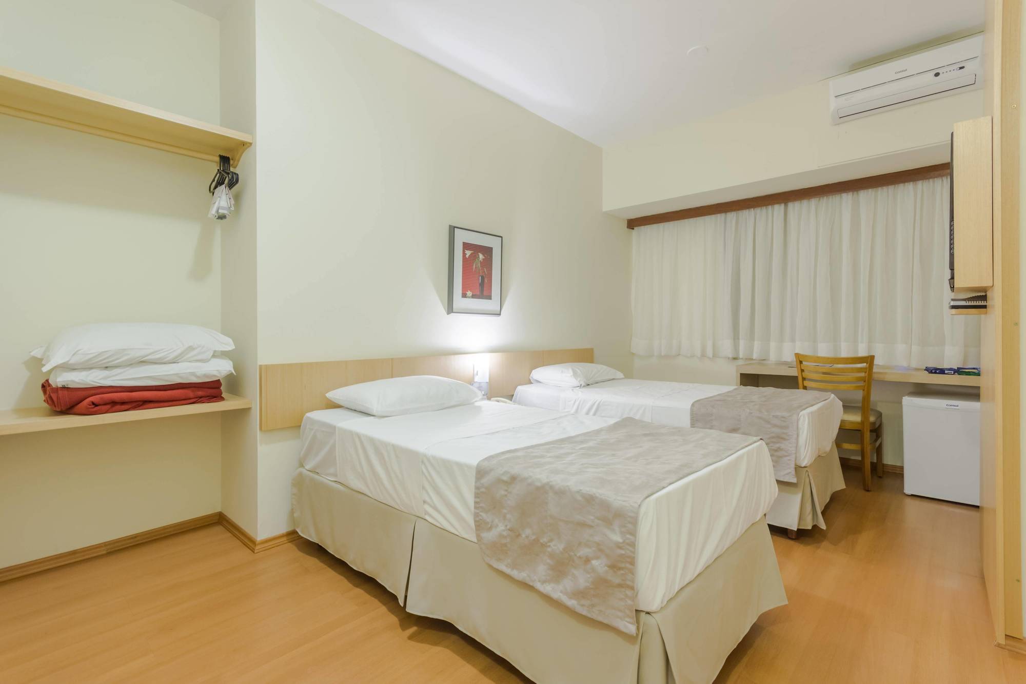 Hotel Crystal ลอนดริน่า ภายนอก รูปภาพ