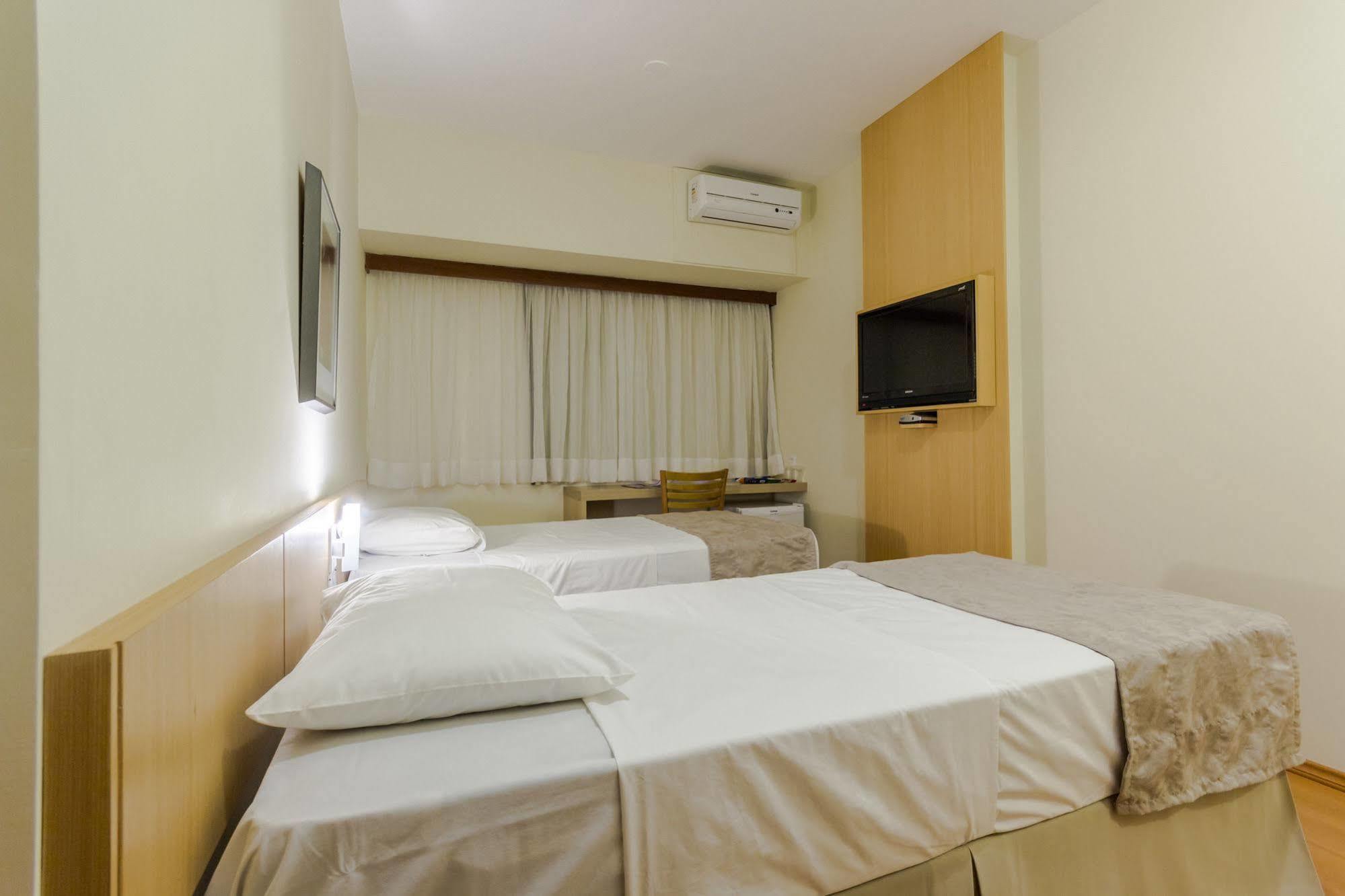 Hotel Crystal ลอนดริน่า ภายนอก รูปภาพ